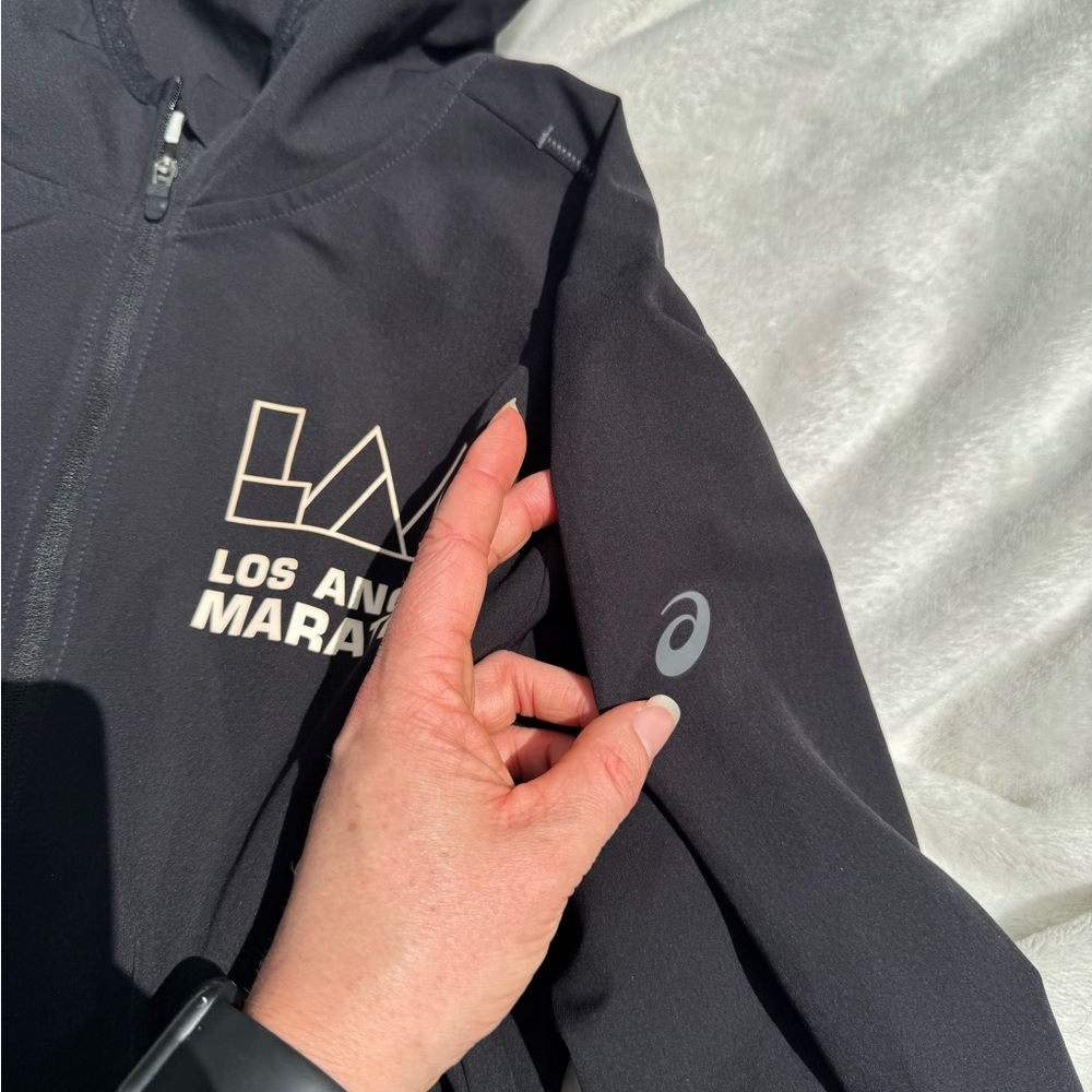 Asics Women's Black Los Angeles Marathon zip-up Running Jacket size small - Picture 7 of 10